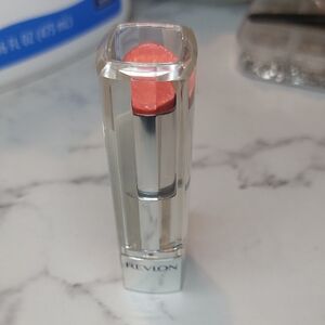 Revlon Ultra HD Lipstick In The Shade Tulip
